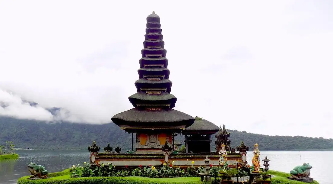 Tempat Ibadah Hindu: Makna, Fungsi, Jenisnya Dan Etika